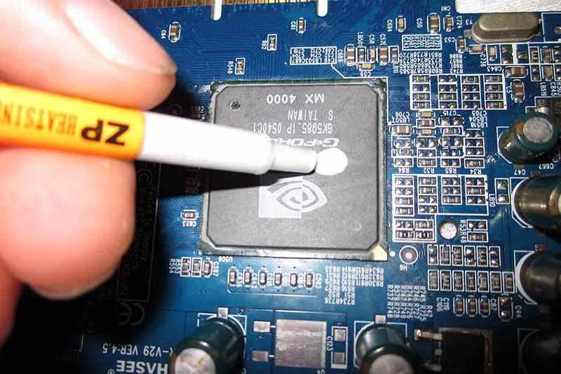 The application of thermal paste in CPUs