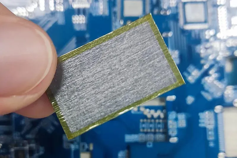 Vertically oriented graphene thermal conductive pad